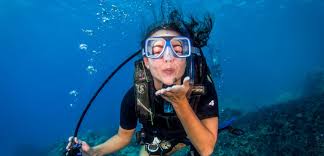 Nitrox girl blowing a kiss to me.