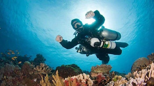 Padi scuba instruction.